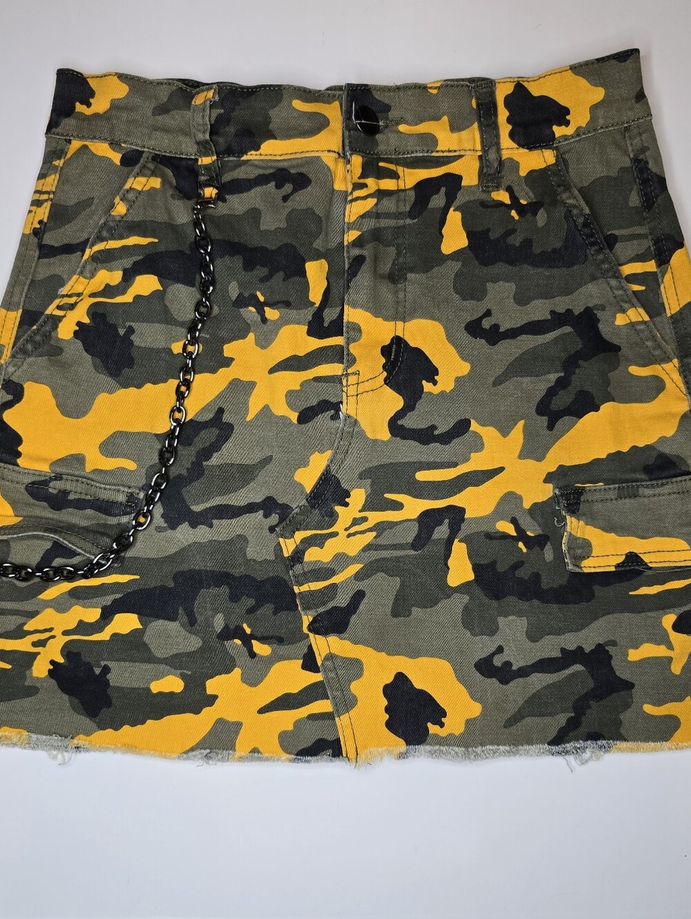 American Bazi Yellow Camouflage Cargo Mini Skirt Raw Hem with Chain Y2K Medium